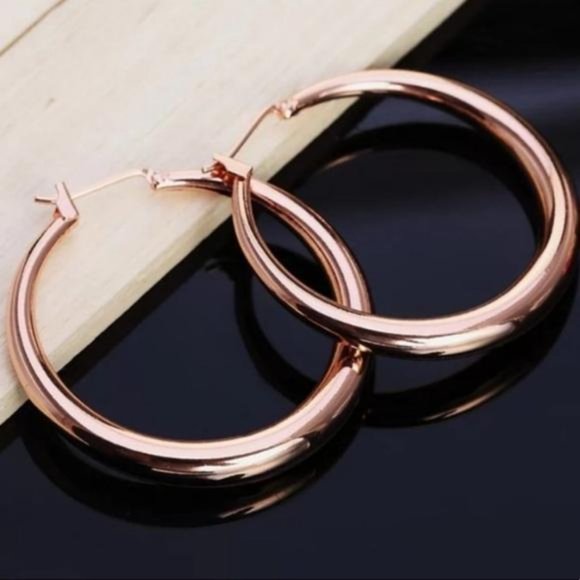 NEW 18K ROSE GOLD 1.5” ROUND HOOP EARRINGS - Picture 2 of 5